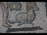 03939 ostia - regio i - insula iv - casa di bacco fanciullo (i,iv,3) - mosaik im hof - detail mitte oben re - detail - stier - 2016.jpg